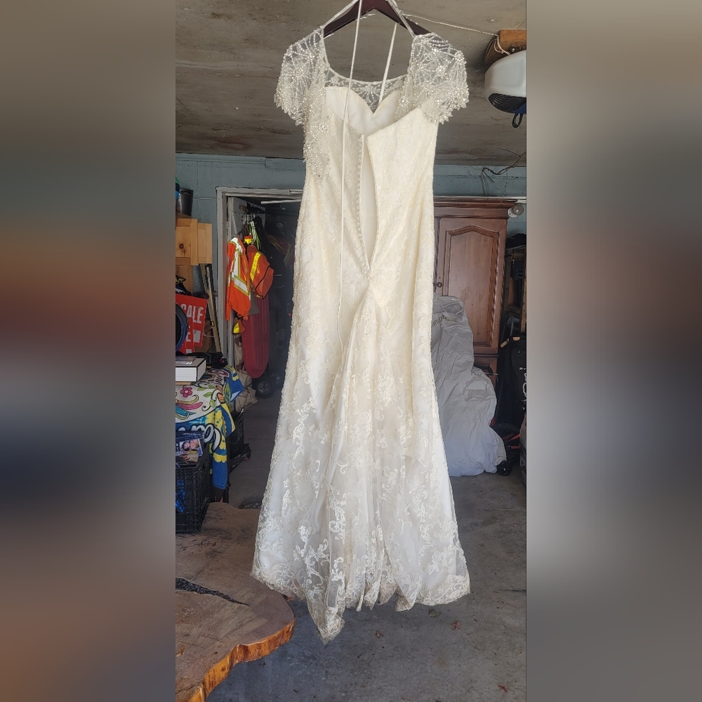 Maggie Sottero Ivory Lace Gown - Picture 2 of 7